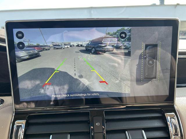Photo of 2024 Blue Metallic Lincoln Navigator