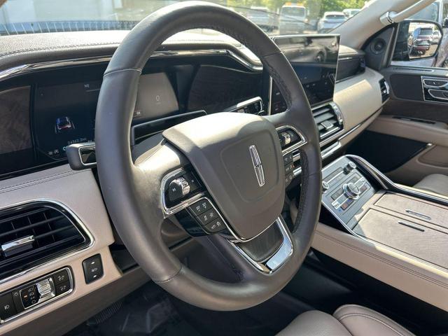 Photo of 2024 Blue Metallic Lincoln Navigator