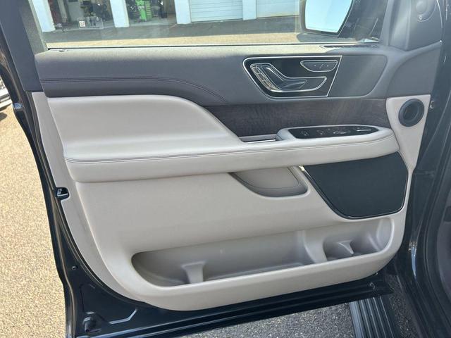 Photo of 2024 Blue Metallic Lincoln Navigator