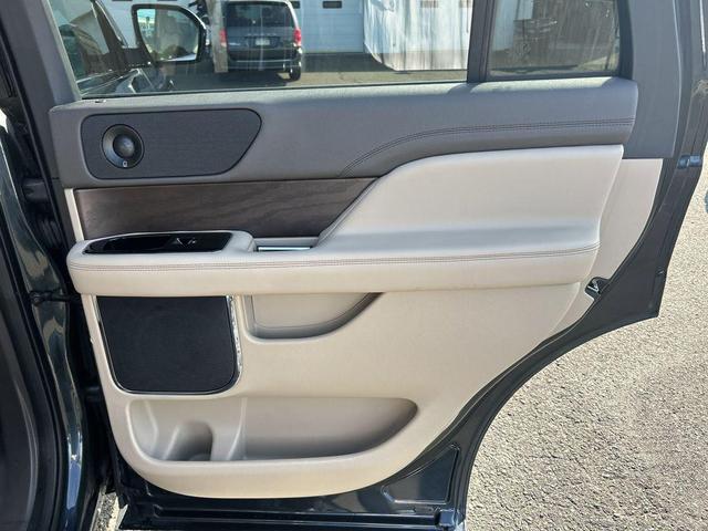 Photo of 2024 Blue Metallic Lincoln Navigator