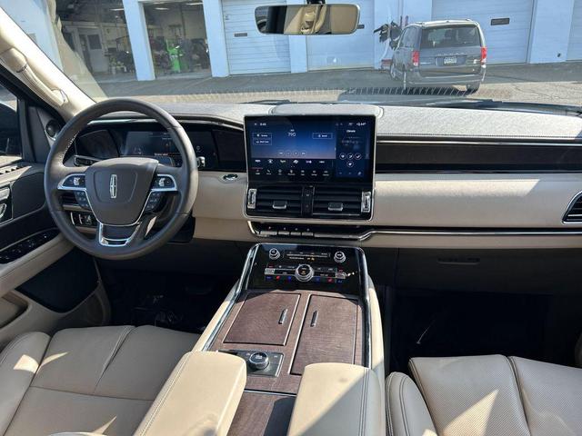Photo of 2024 Blue Metallic Lincoln Navigator