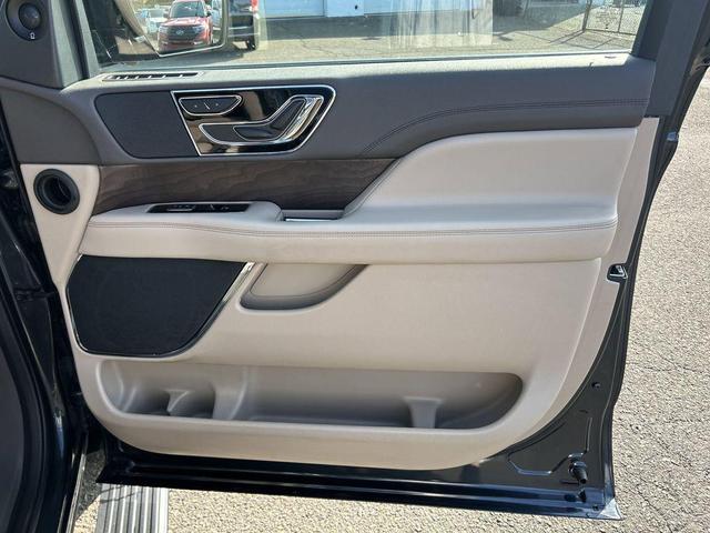 Photo of 2024 Blue Metallic Lincoln Navigator
