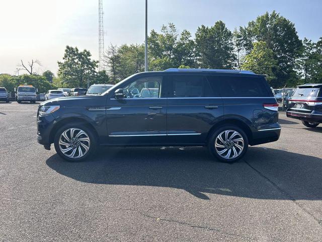 Photo of 2024 Blue Metallic Lincoln Navigator