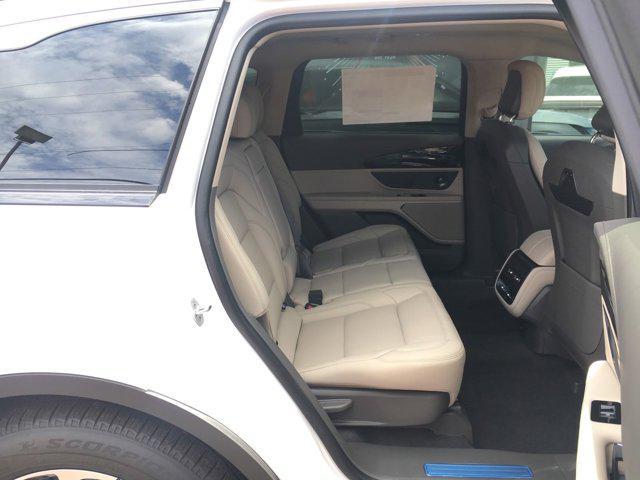 Photo of 2024 WHITE PLATINUM MET 3C Lincoln Nautilus