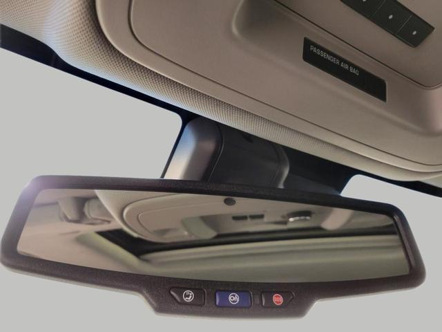 Photo of 2019 Summit White Chevrolet Suburban