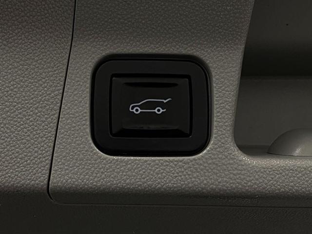 Photo of 2018 Summit White GMC Acadia