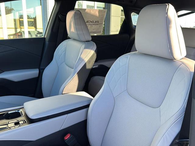 Photo of 2025 Nightfall Mica Lexus RX 350