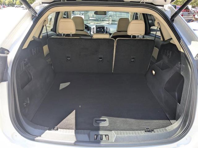 Photo of 2022 Star White Metallic Tri-Coat Ford Edge