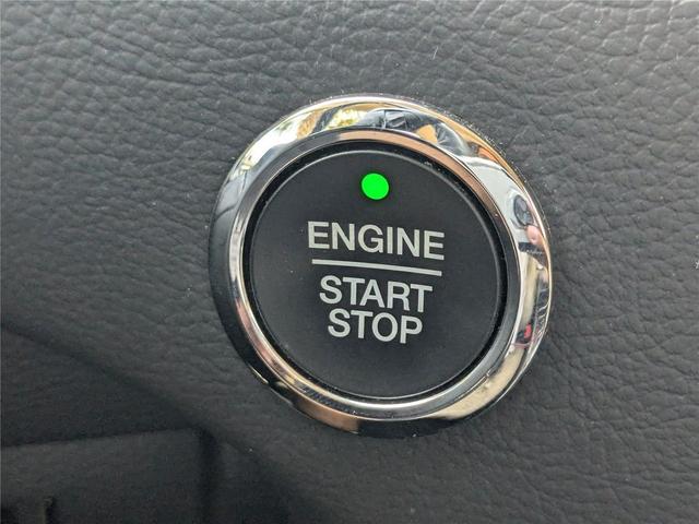 Photo of 2022 Star White Metallic Tri-Coat Ford Edge