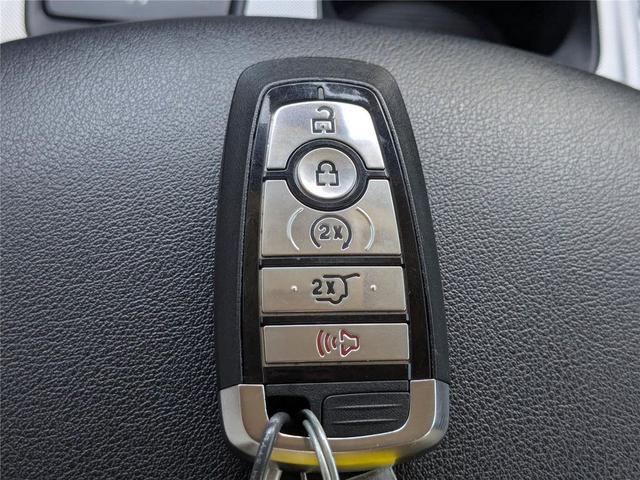 Photo of 2022 Star White Metallic Tri-Coat Ford Edge