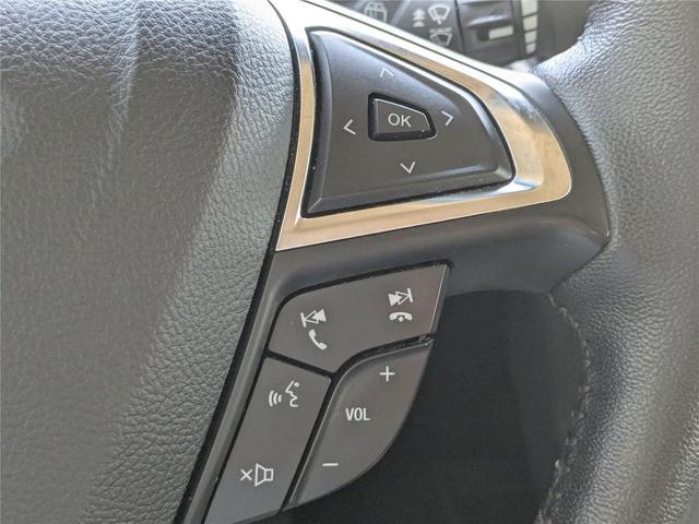 Photo of 2022 Star White Metallic Tri-Coat Ford Edge