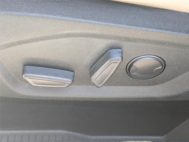 Photo of 2022 Star White Metallic Tri-Coat Ford Edge