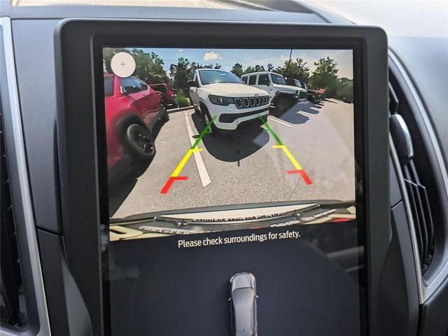 Photo of 2022 Star White Metallic Tri-Coat Ford Edge