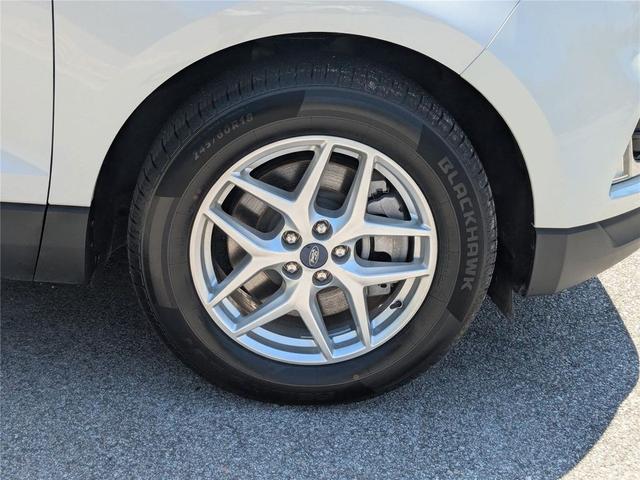 Photo of 2022 Star White Metallic Tri-Coat Ford Edge