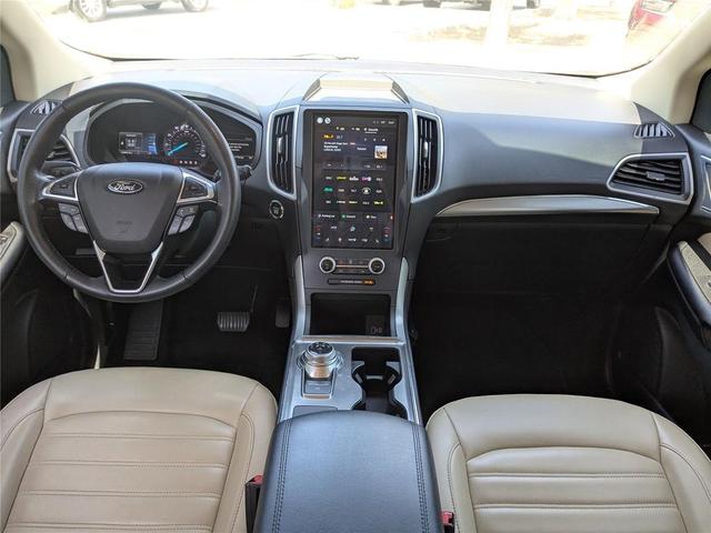 Photo of 2022 Star White Metallic Tri-Coat Ford Edge