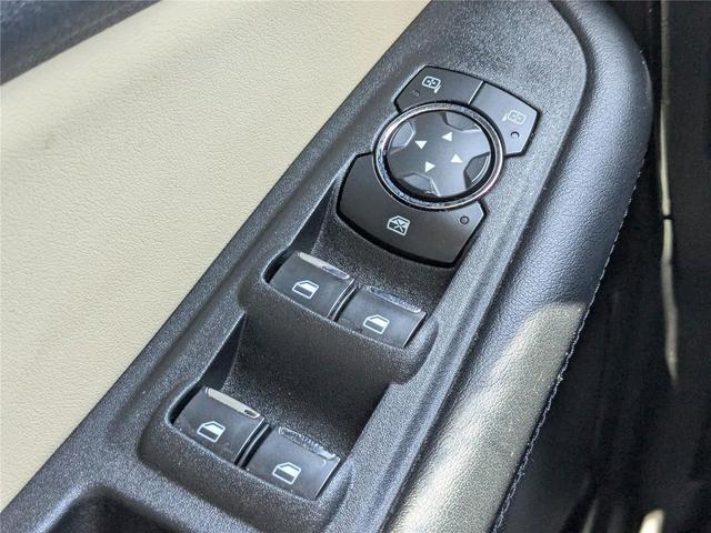 Photo of 2022 Star White Metallic Tri-Coat Ford Edge