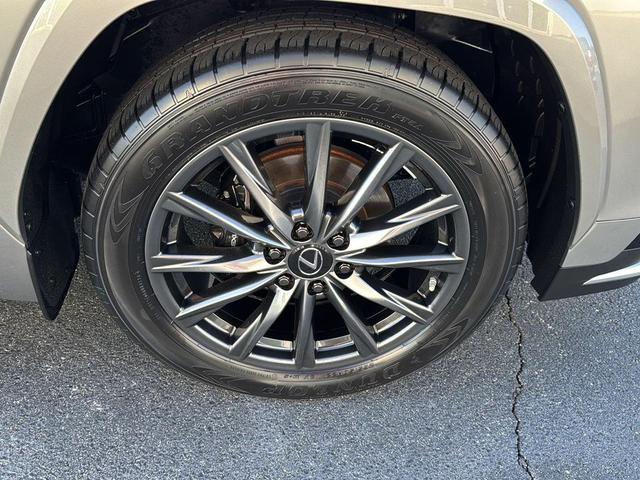 Photo of 2022 Atomic Silver Lexus LX 600