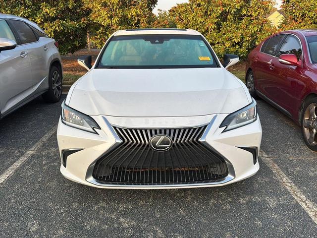 Photo of 2019 Obsidian Lexus ES 350