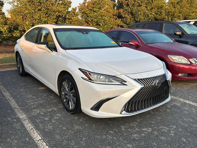 Photo of 2019 Obsidian Lexus ES 350