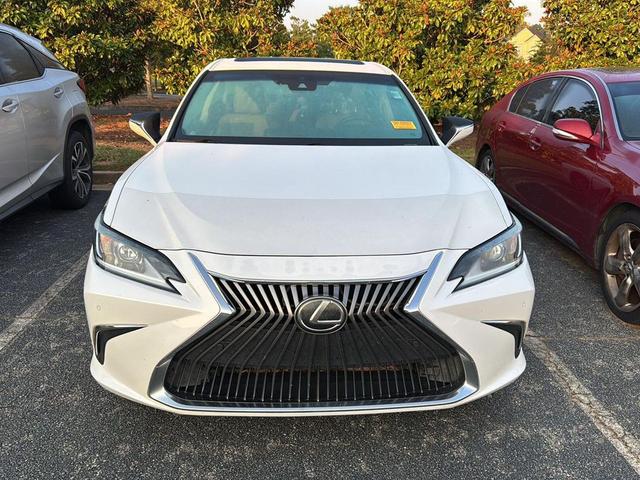 Photo of 2019 Obsidian Lexus ES 350