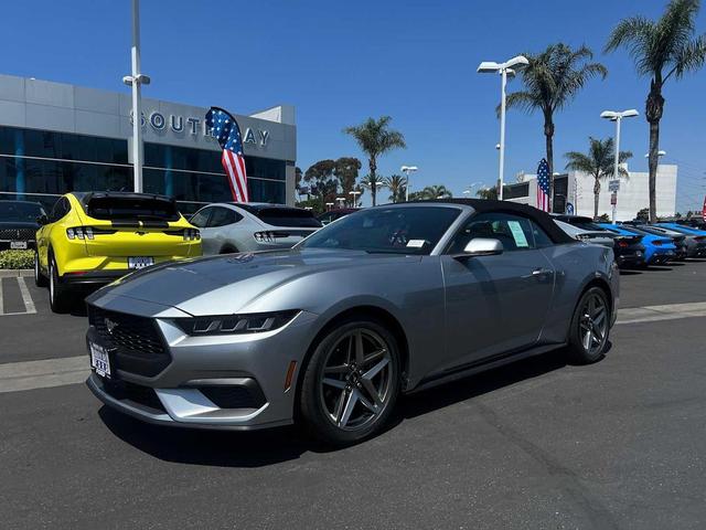 Photo of 2025 Iconic Silver Metallic Ford Mustang