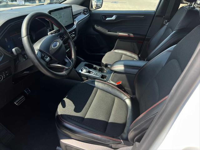 Photo of 2024 Star White Ford Escape