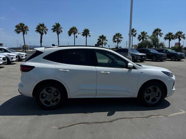 Photo of 2024 Star White Ford Escape