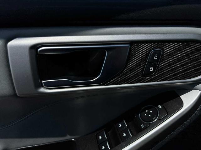Photo of 2022 Carbonized Gray Metallic Ford Explorer