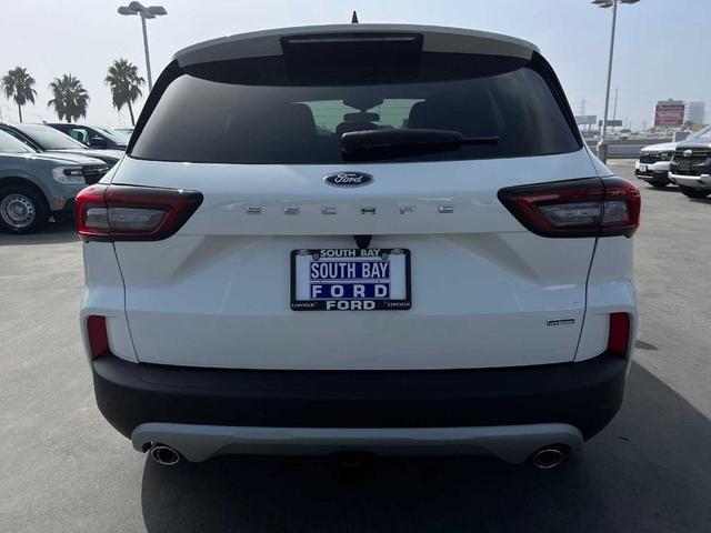 Photo of 2025 Star White Ford Escape
