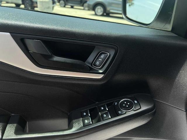 Photo of 2021 Oxford White Ford Escape