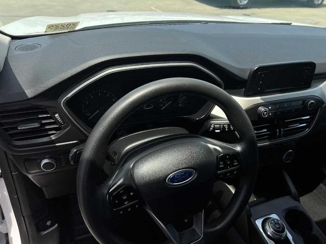 Photo of 2021 Oxford White Ford Escape