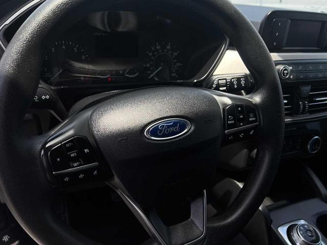 Photo of 2021 Oxford White Ford Escape