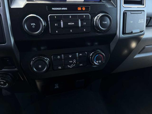 Photo of 2022 Oxford White Ford F-250