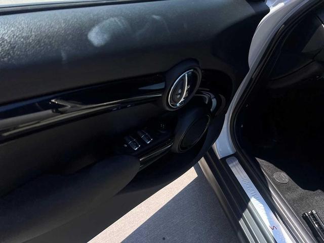 Photo of 2023 White Silver Metallic MINI Hardtop