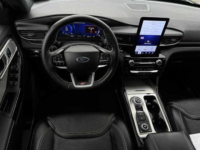 Photo of 2023 Agate Black Metallic Ford Explorer