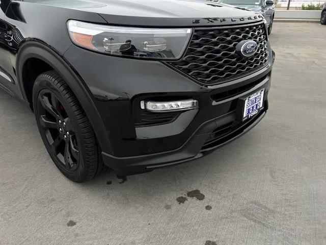 Photo of 2023 Agate Black Metallic Ford Explorer