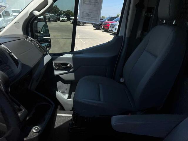 Photo of 2018 Oxford White Ford Transit-250