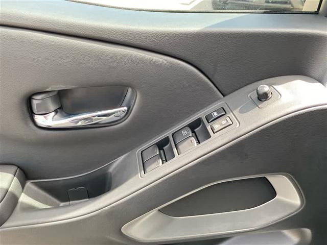 Photo of 2025 Glacier White Nissan Frontier
