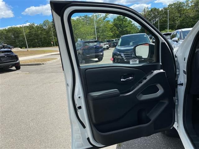 Photo of 2025 Glacier White Nissan Frontier