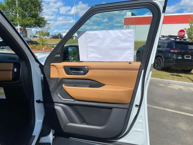 Photo of 2025 Everest White P Nissan Armada