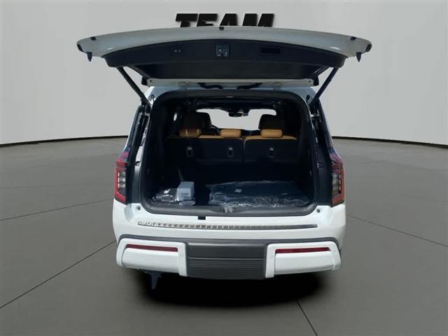 Photo of 2025 Everest White P Nissan Armada