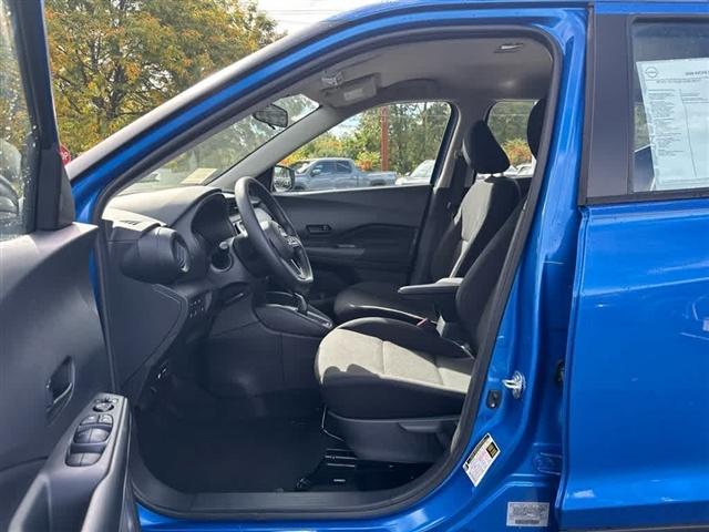 Photo of 2025 Electric Blue Metallic Nissan Kicks Play