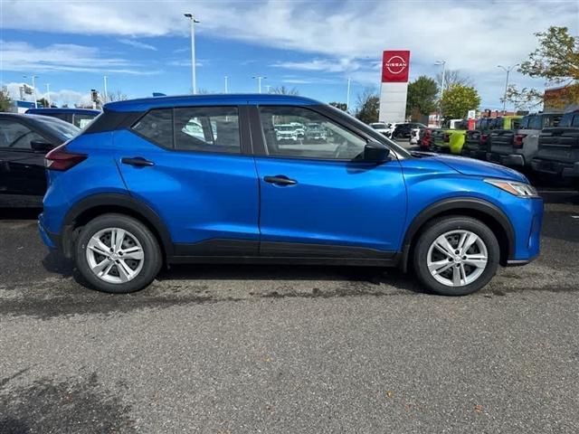 Photo of 2025 Electric Blue Metallic Nissan Kicks Play