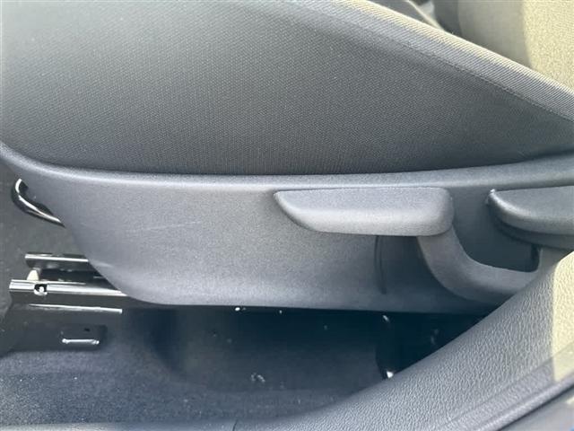 Photo of 2025 Electric Blue Metallic Nissan Kicks Play