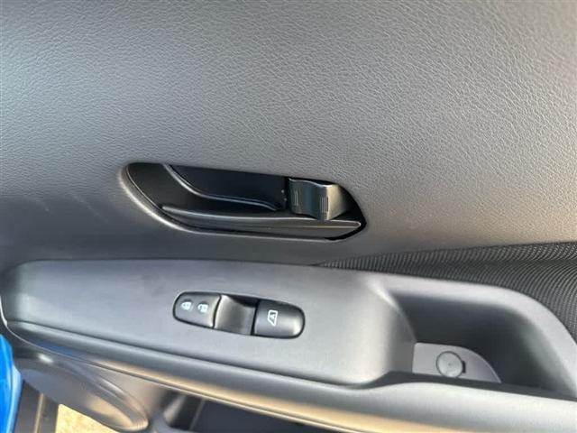 Photo of 2025 Electric Blue Metallic Nissan Kicks Play