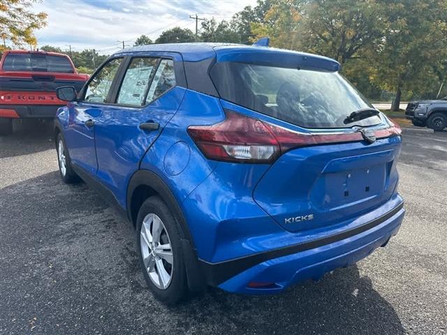 Photo of 2025 Electric Blue Metallic Nissan Kicks Play