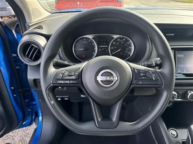 Photo of 2025 Electric Blue Metallic Nissan Kicks Play