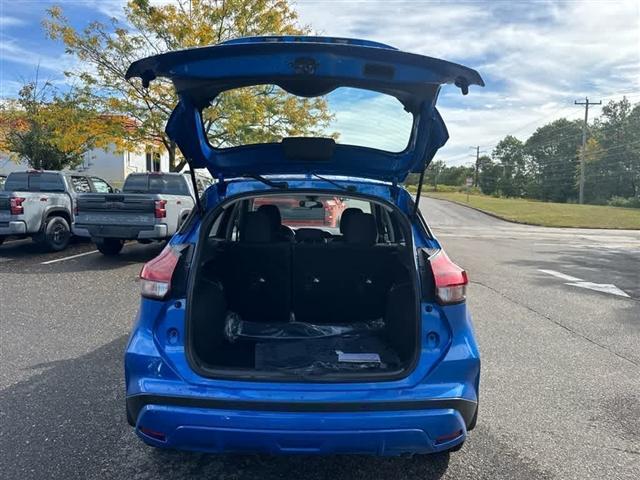 Photo of 2025 Electric Blue Metallic Nissan Kicks Play