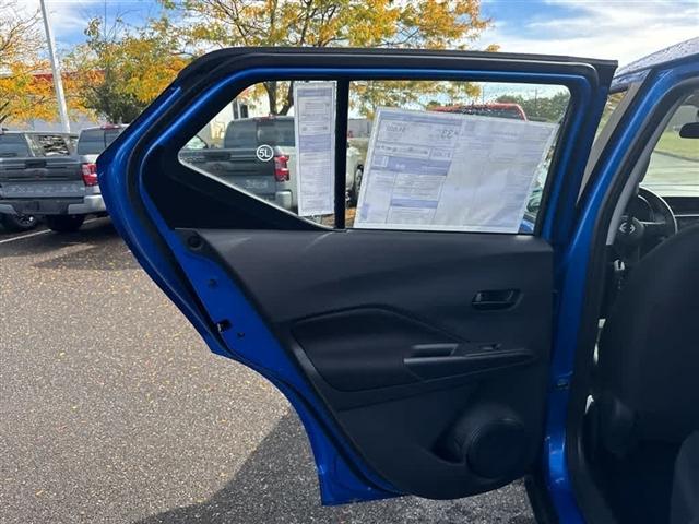 Photo of 2025 Electric Blue Metallic Nissan Kicks Play