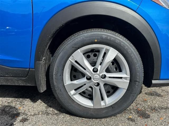 Photo of 2025 Electric Blue Metallic Nissan Kicks Play